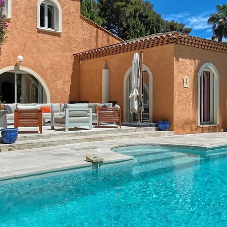 Avec Piscine Privée Au Calme à Hébergement de vacances
